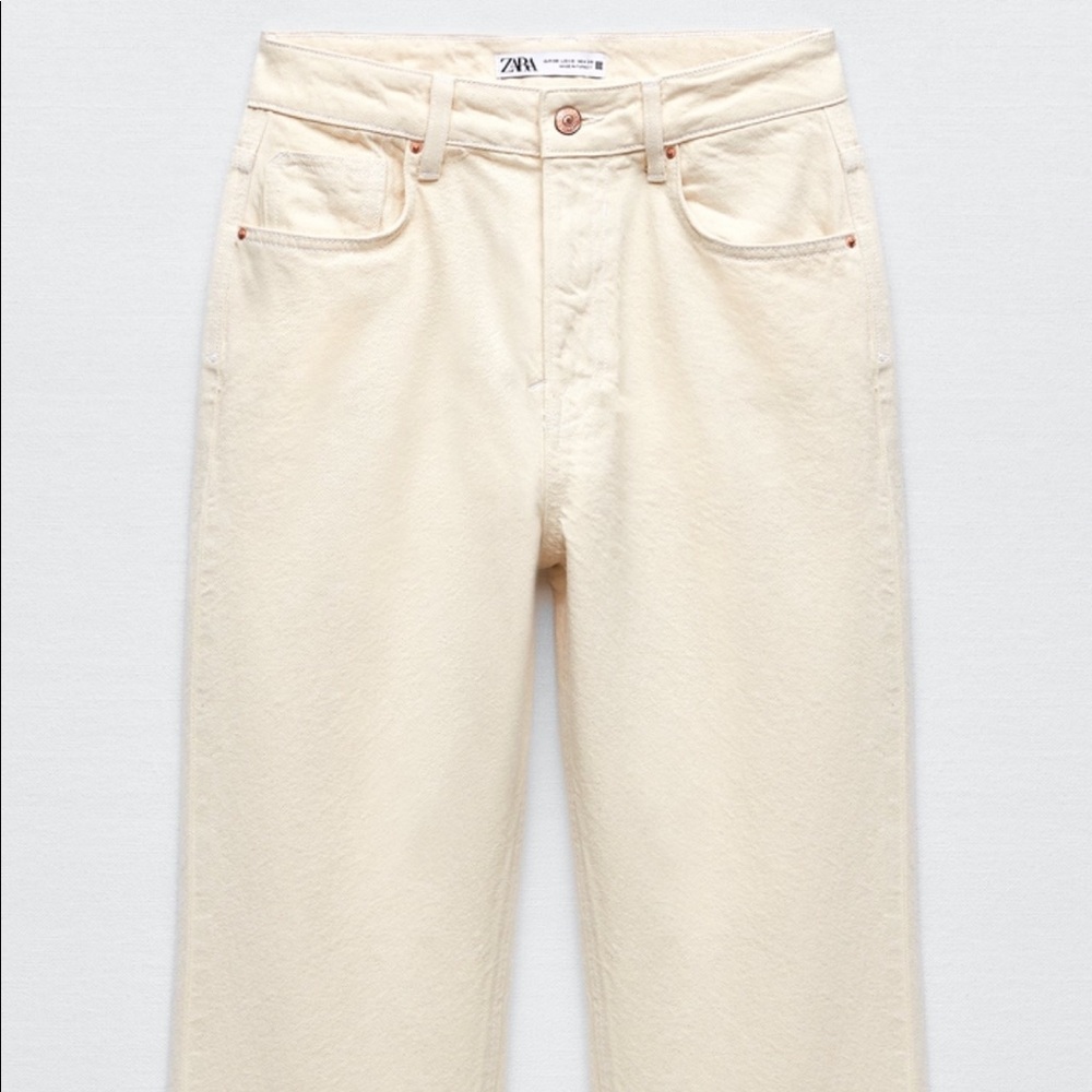 ZARA HIGH RISE STRAIGHT JEANS SIZE 4 CREAM/OFF WHITE